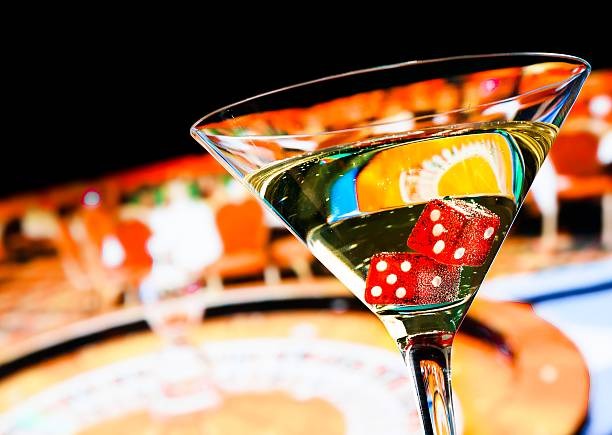 Casino Hold'em betting interface on hongkong totobet showing hand rankings and decision buttons